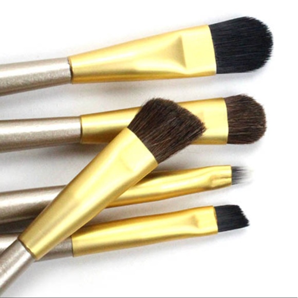 Beautiful pastel travel makeup brush set synthetic - Picture 3 of 10